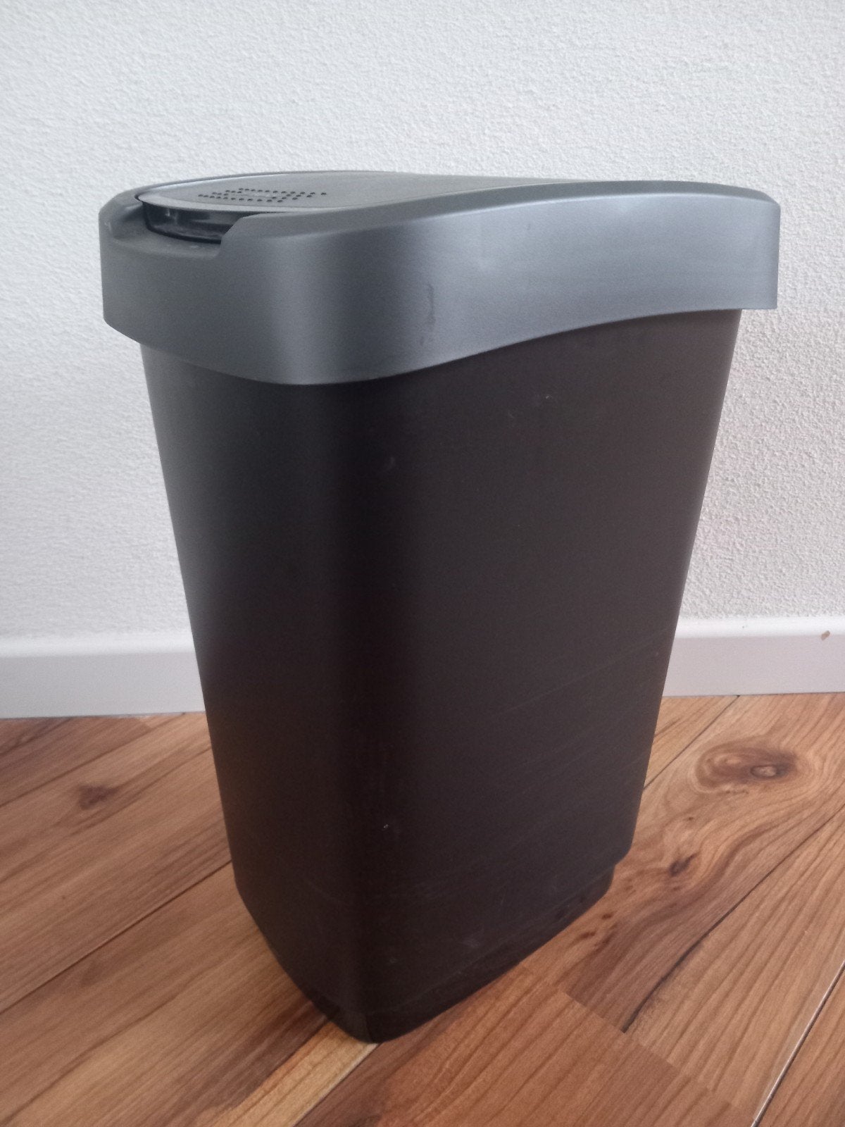 Prullenbak, Huis en Inrichting, Woonaccessoires | Prullenbakken, Ophalen of Verzenden, Zo goed als nieuw, Kunststof, Minder dan 50 cm