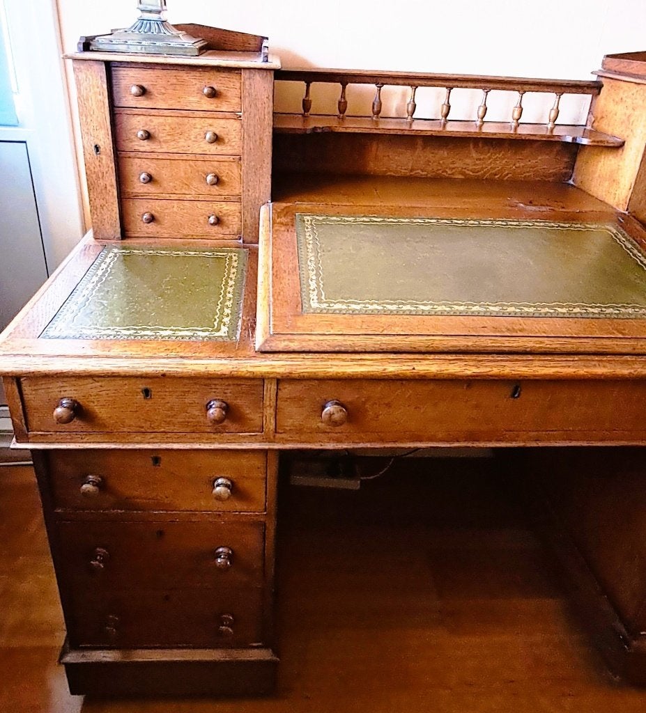 Foto 11 van Uniek Antiek Eiken Dickens Bureau (ca. 1910) – Blikvanger!