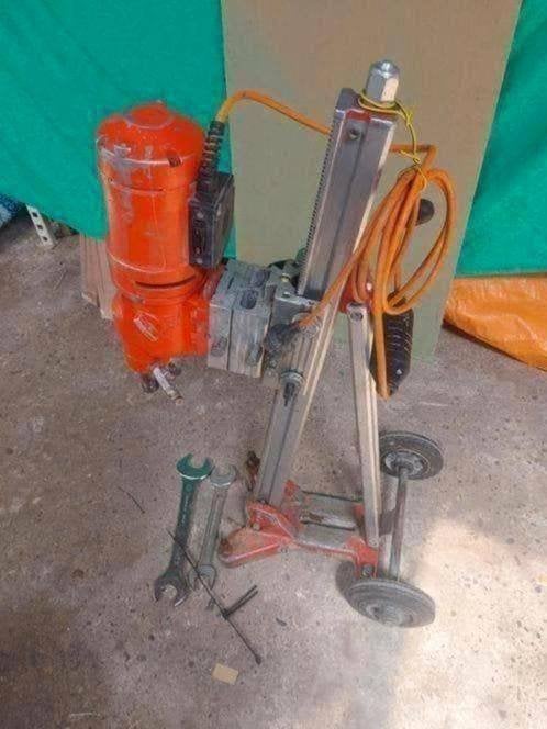 WEKA DK-22 3-snelheden diamantboormachine op statief, Ophalen, 600 watt of meer, Kolomboormachine, Klopboormechanisme