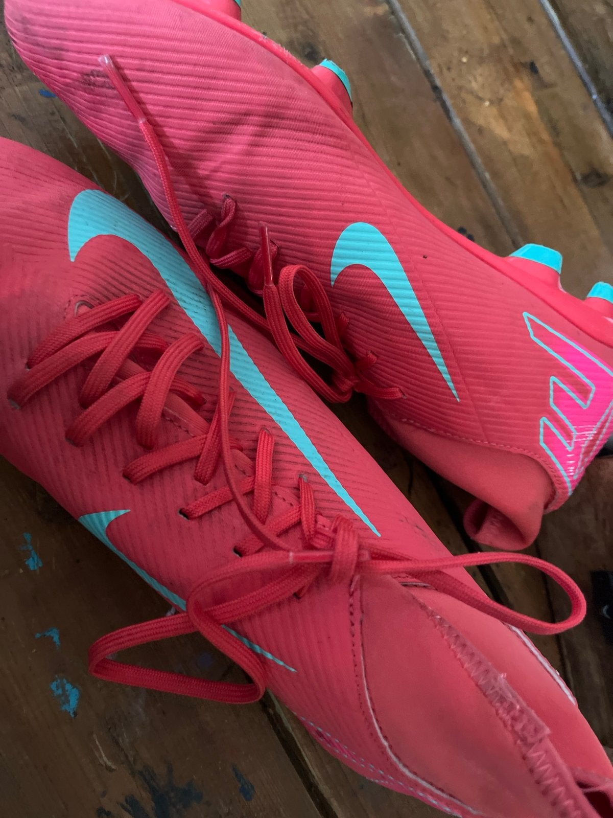 Nike voetbalschoenen maat 40, roze met blauw, Ophalen of Verzenden, Zo goed als nieuw, Schoenen