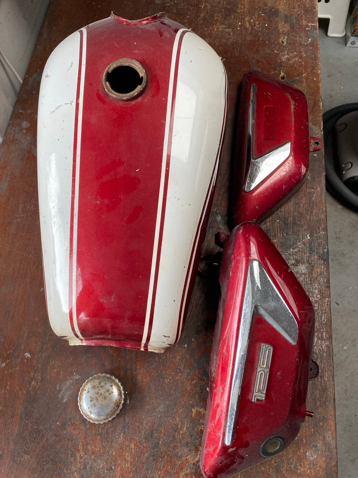 Benzinetank en zijpanelen voor motorfiets (125cc), Ophalen, Gebruikt
