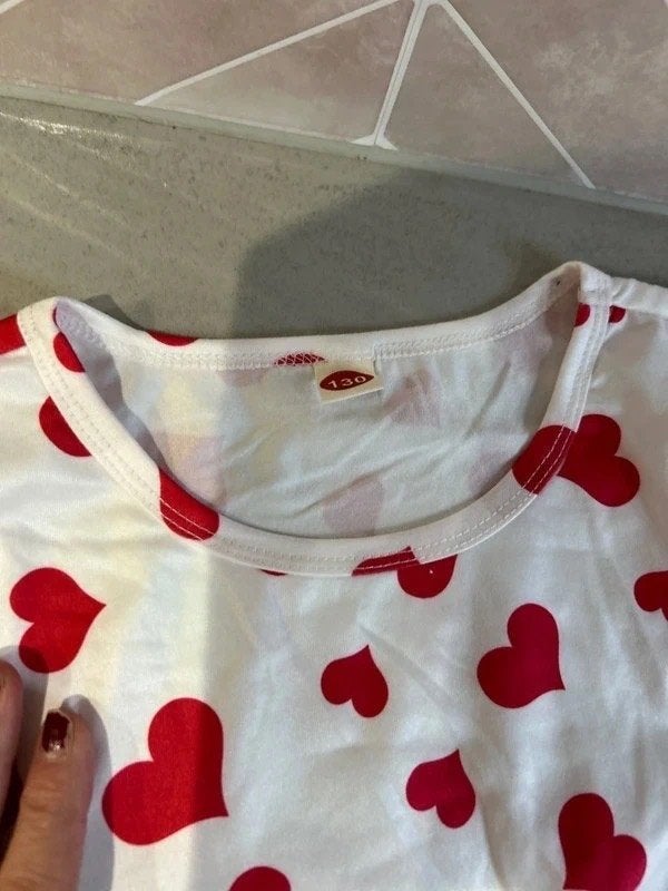 Nieuwe meisjes hartjes pyjama maat 122-128, Kinderen en Baby's, Kinderkleding | Maat 122, Nacht- of Onderkleding, Meisje, Nieuw