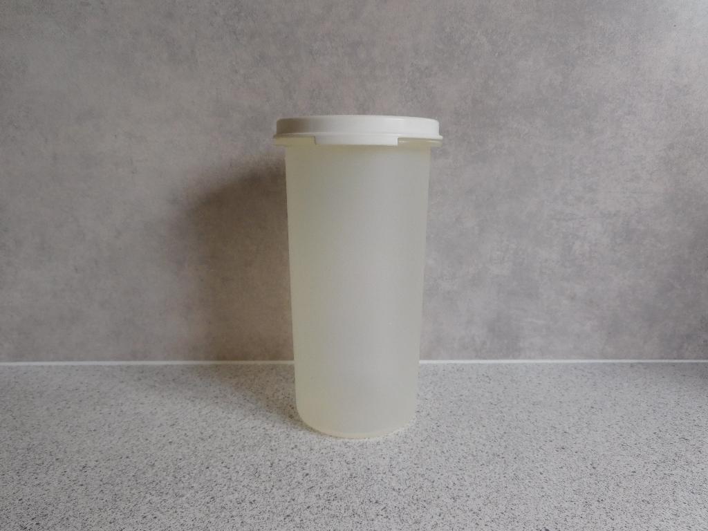 Tupperware Ruimtespaarder 650 ml. Crème, Ophalen of Verzenden, Zo goed als nieuw, Crème, Beker of Kan