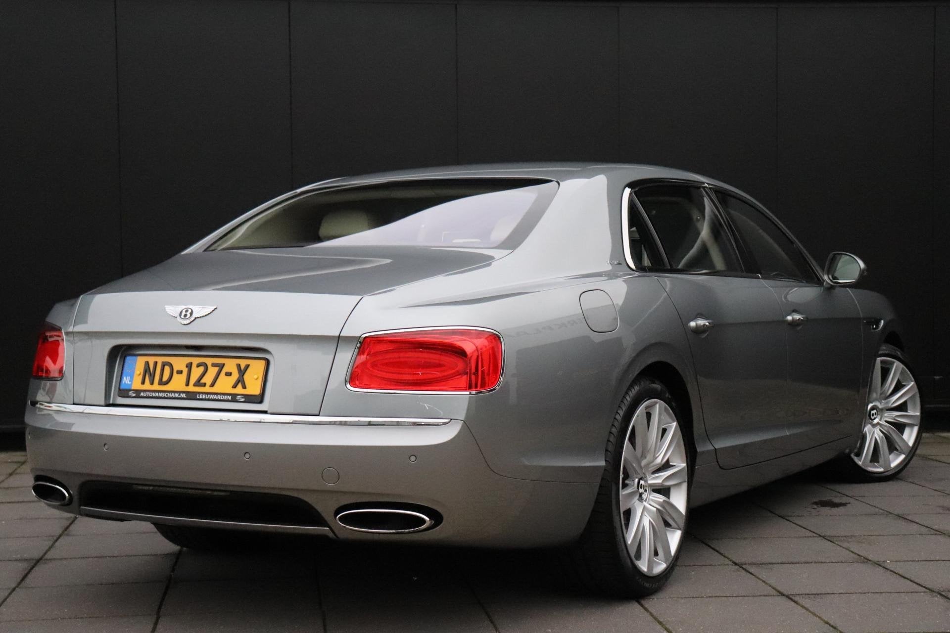 Bentley Flying Spur 6.0 W12 | LEDER | SCHUIFDAK | KERAMISCH, Auto's, Automaat, Gebruikt, 12 cilinders, 4 stoelen