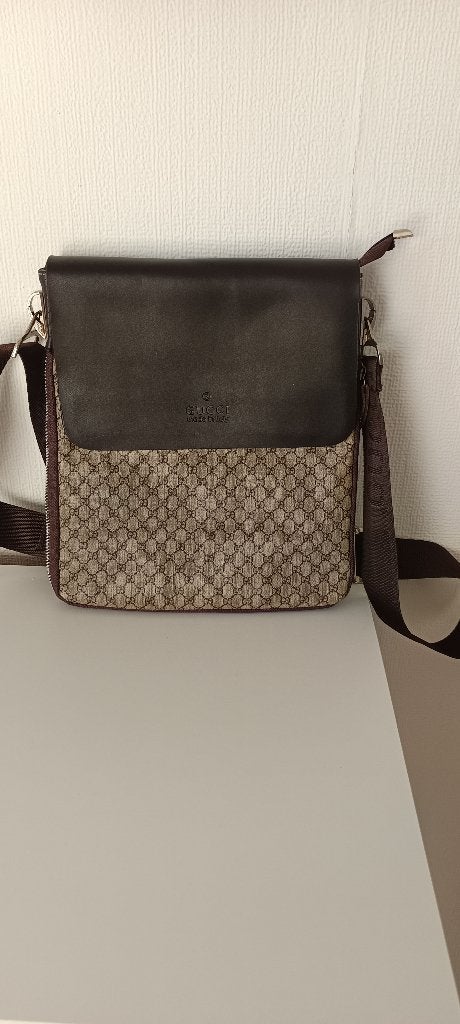 schoudertas model GUCCI, gratis verzending 10euro, Ophalen of Verzenden, Zo goed als nieuw, Bruin