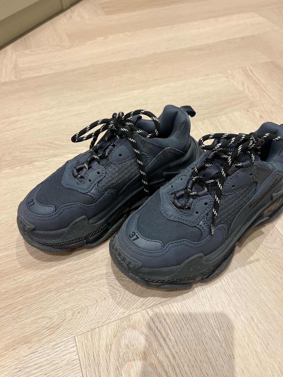 Balenciaga Triple S sneakers, Ophalen of Verzenden, Zo goed als nieuw, Zwart, Sneakers of Gympen