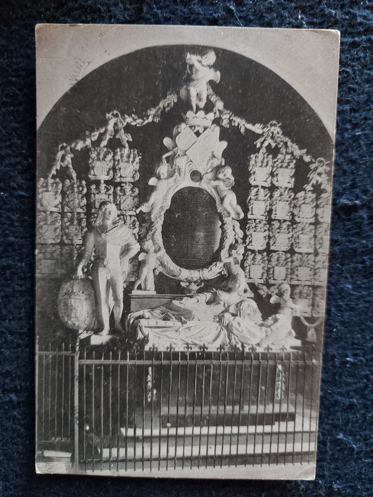 Ansichtkaart Grafmonument in de kerk te Midwolde, Ophalen of Verzenden, Voor 1920, Gelopen, Groningen