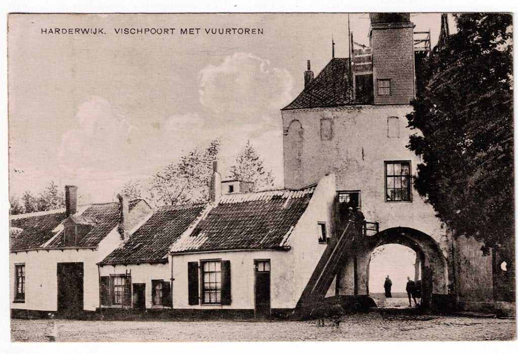 Harderwijk 1930. Vischpoort met Vuurtoren., Ophalen of Verzenden, 1920 tot 1940, Gelopen, Gelderland