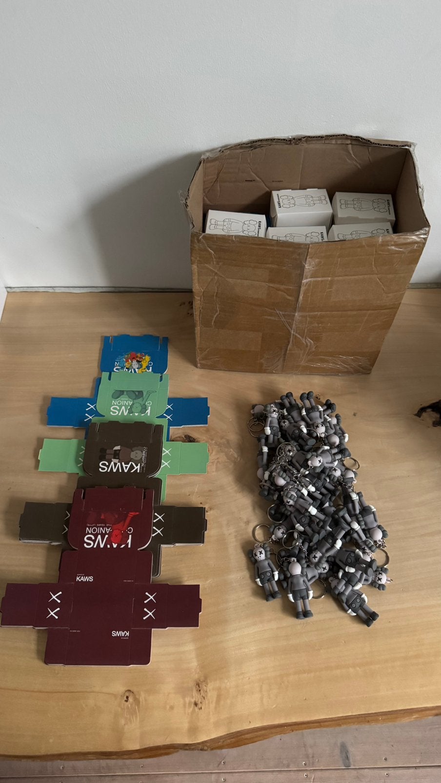 Kaws Companion Sleutelhanger - Grijs, Verzamelen, Poppetjes en Figuurtjes, Ophalen of Verzenden, Nieuw