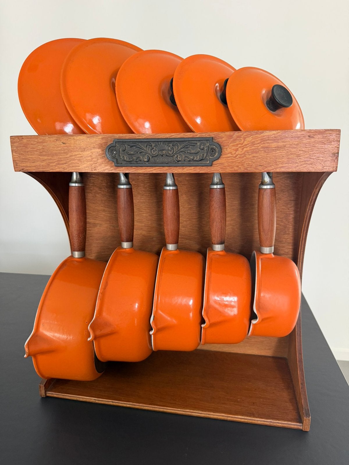 Le Creuset gietijzeren pannen met orgineel opbergrek, Huis en Inrichting, Keuken | Potten en Pannen, Ophalen of Verzenden, Gebruikt