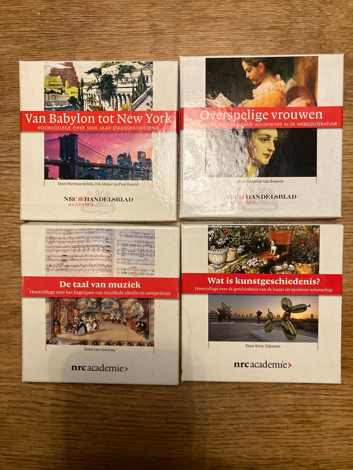 NRC Handelsblad Academie Hoorcolleges (4 stuks), Boeken, Luisterboeken, Ophalen of Verzenden, Cd, Volwassene