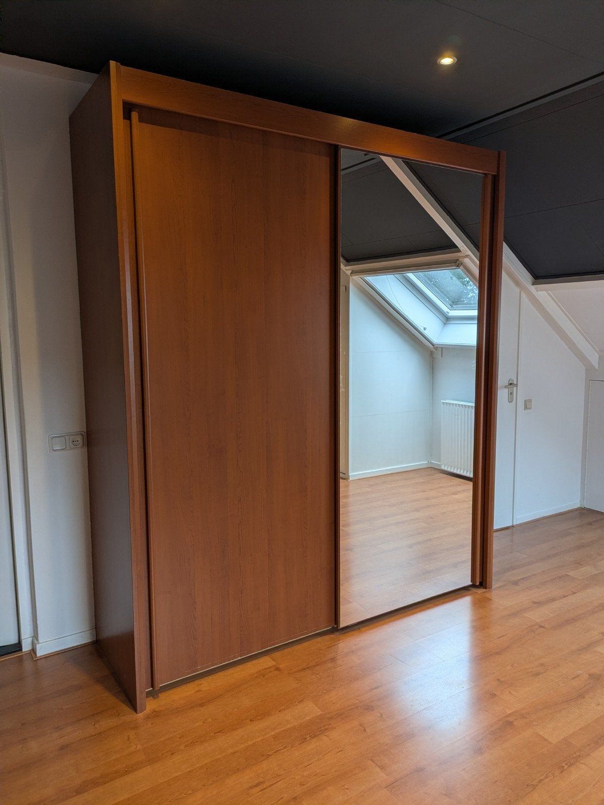 Ruime degelijke kledingkast, Met deur(en), Gebruikt, 200 cm of meer, Ophalen of Verzenden