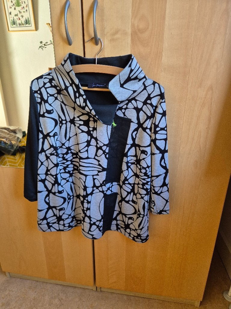 Top Irma Borgsteede, Zwart, Maat 42/44 (L), Ophalen of Verzenden, Zo goed als nieuw