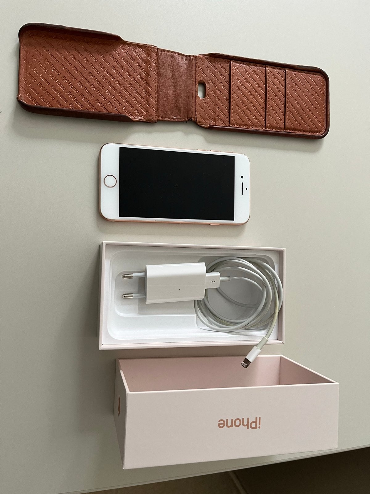 iPhone 8 —64GB —GOUD— met oplader en hoesje, Telecommunicatie, Mobiele telefoons | Apple iPhone, Ophalen of Verzenden, Zo goed als nieuw