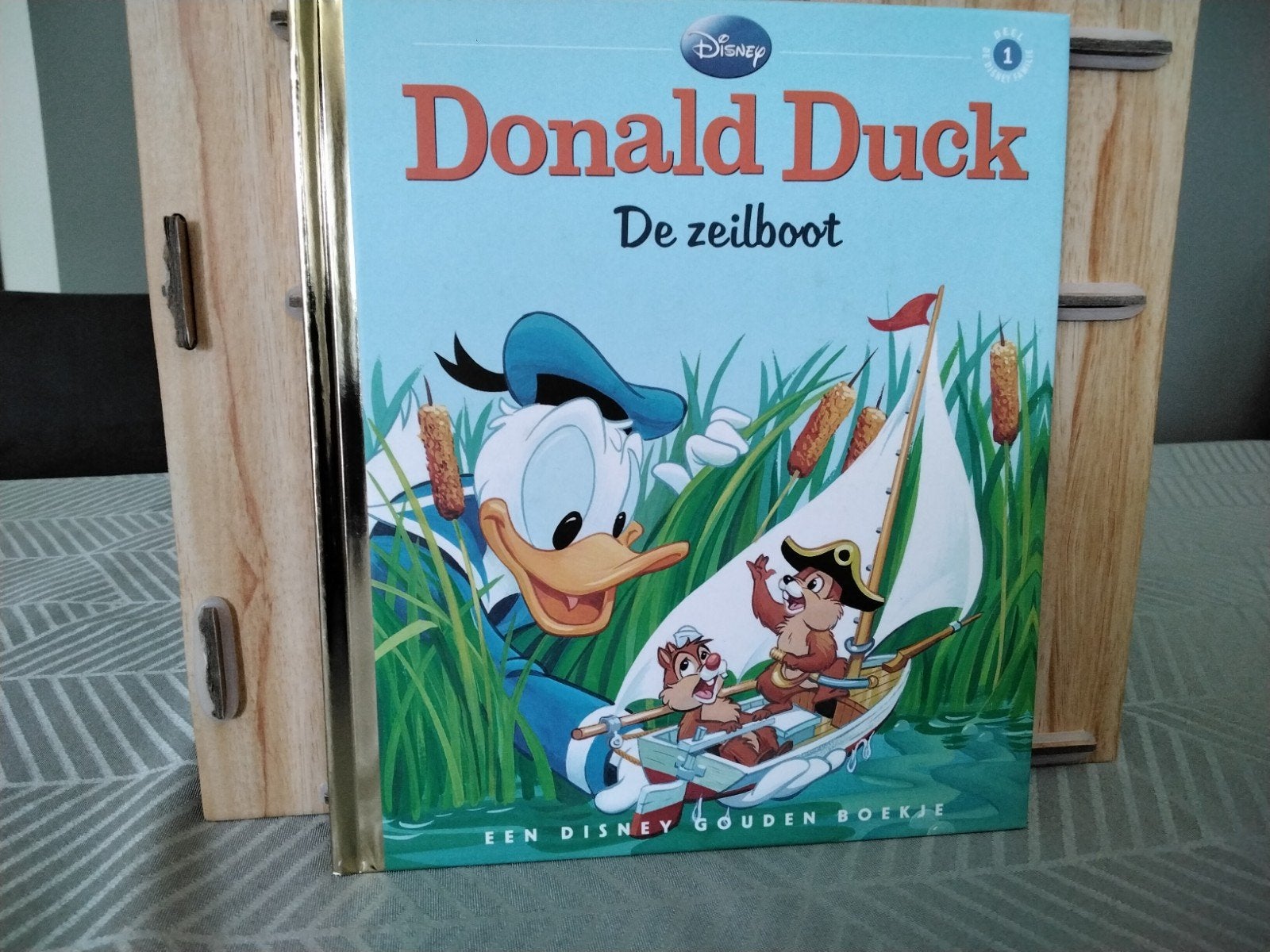 Donald Duck  de zeilboot een Disney  gouden boekje deel 1, Ophalen, Zo goed als nieuw, Sprookjes, Gouden boekje