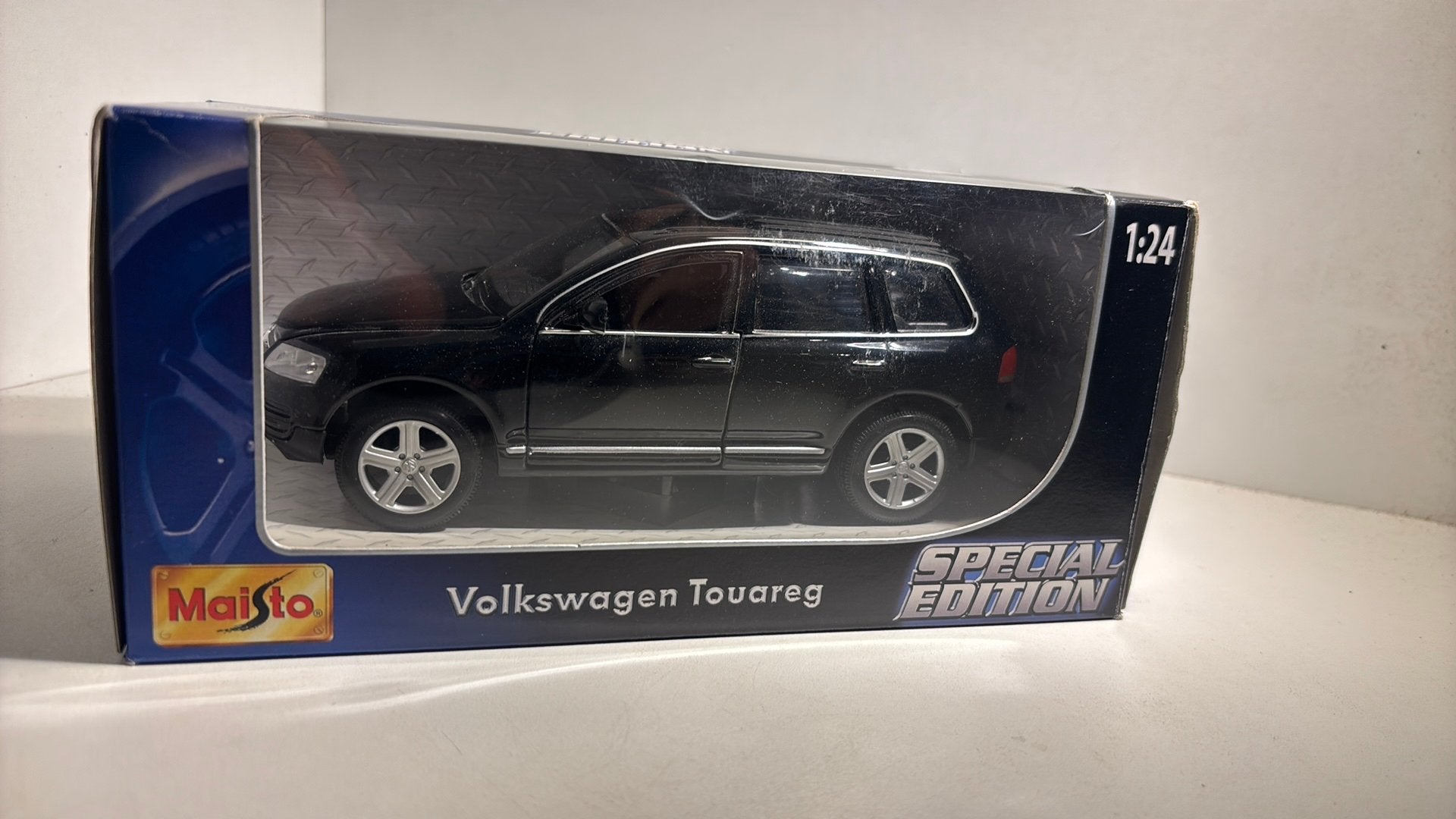 Volkswagen touareg black maisto 1.24, Maisto, Ophalen of Verzenden, A, A