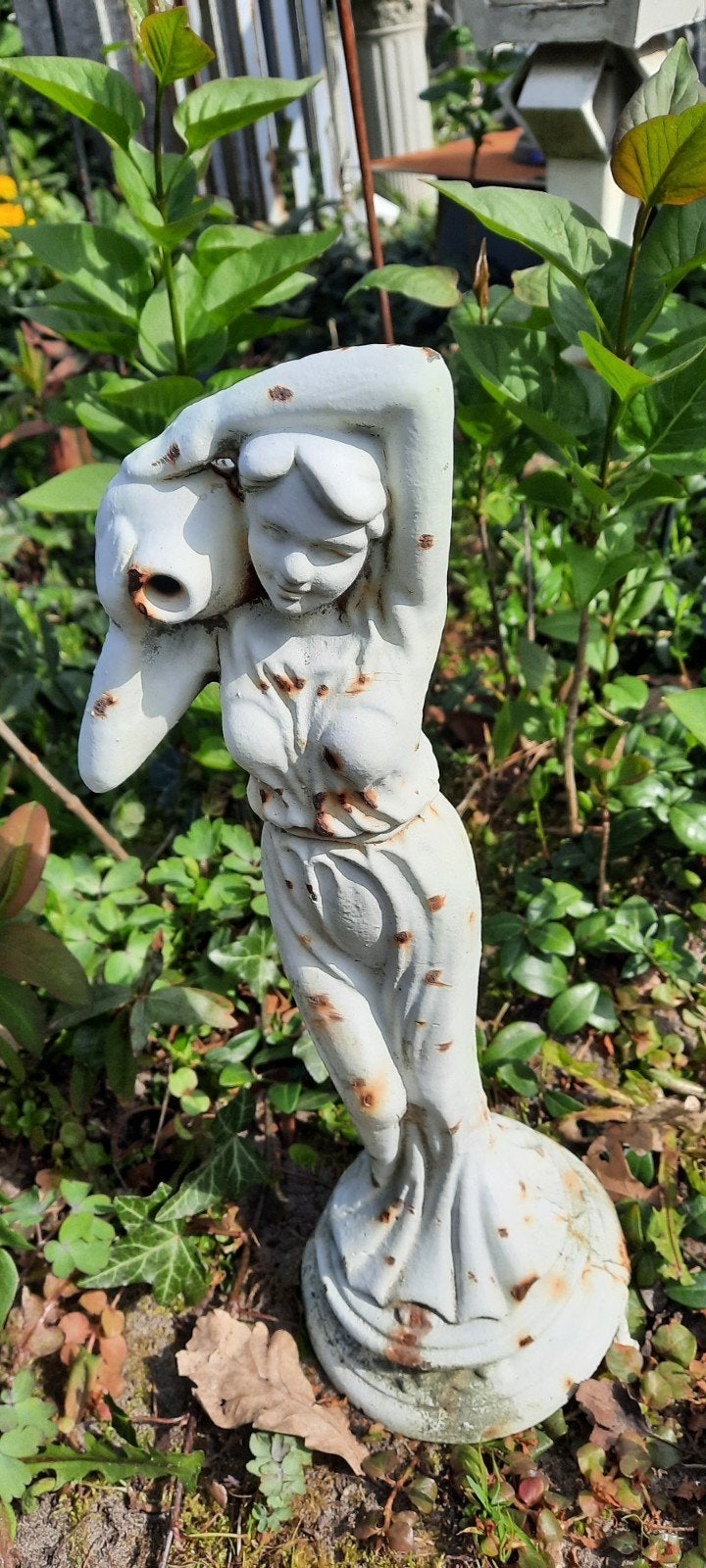 Decoratief Tuinbeeld Vrouw met Kruik - Klassiek Design, Ophalen of Verzenden, Gebruikt, Metaal, Mensenbeeld