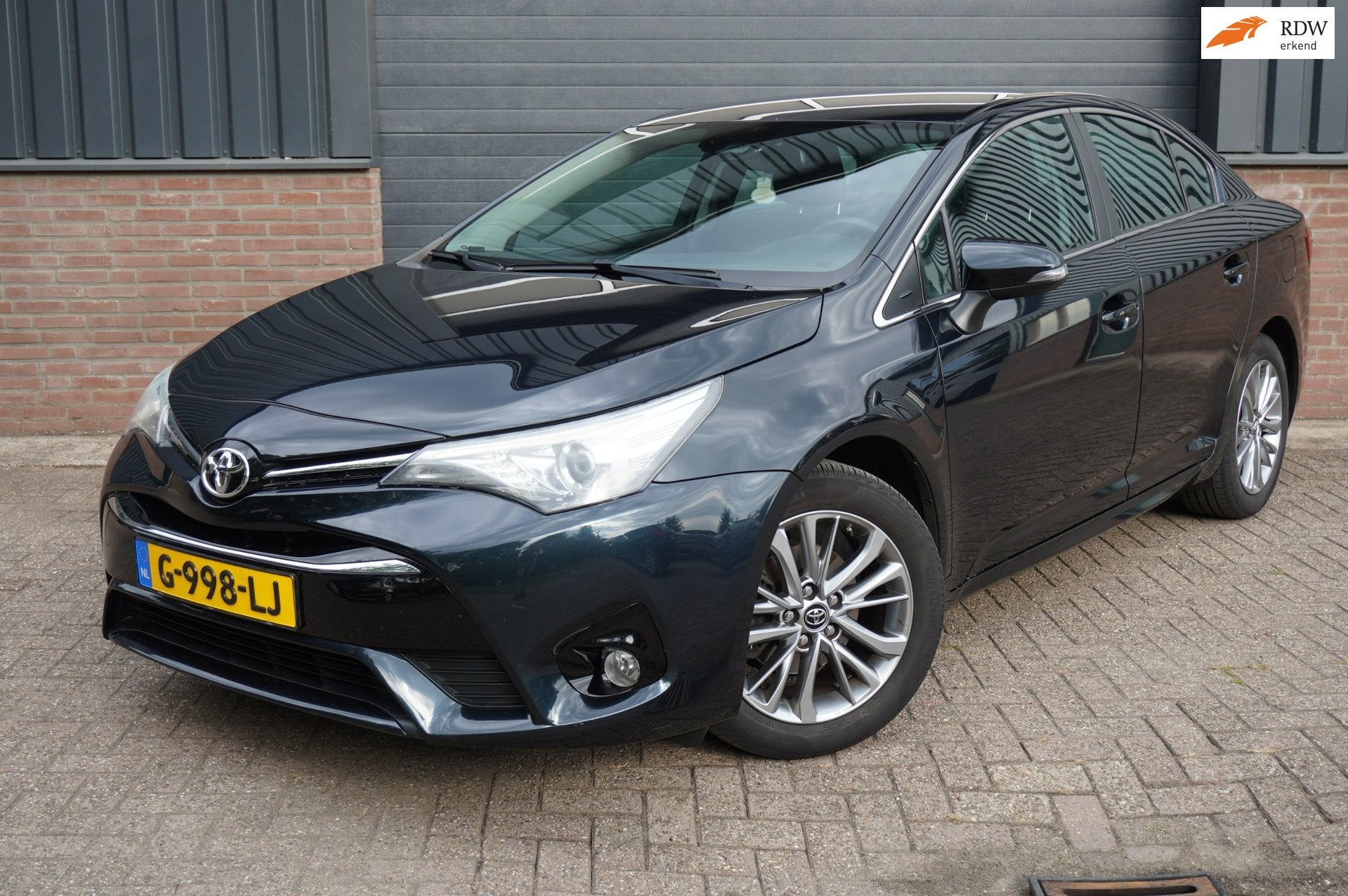 Toyota Avensis 1.8 VVT-i Dynamic LPG / Trekhaak / Keyless en, Auto's, Toyota, 4 cilinders, Zwart, 1600 kg, Sedan
