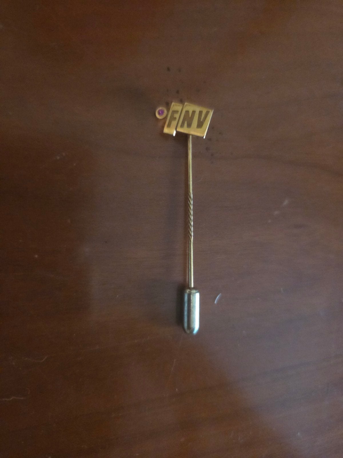 Gouden FNV Speldje met Robijn 585, Ophalen of Verzenden