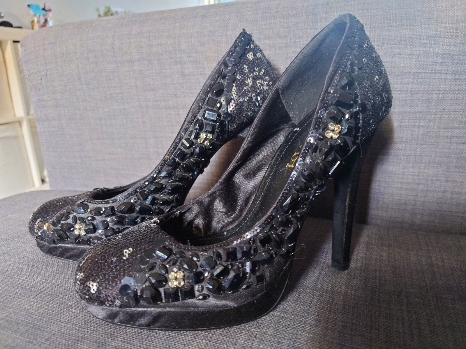 Zwarte Supertrash pumps met pailletten en steentjes, maat 39, Kleding | Dames, Ophalen of Verzenden