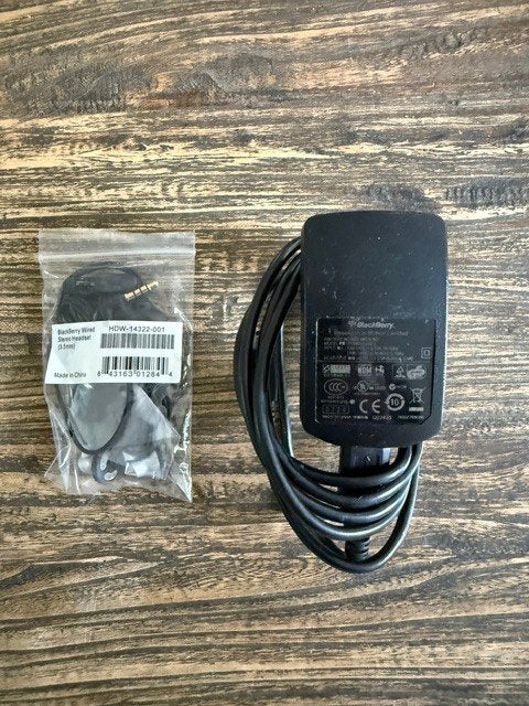 Originele BlackBerry oplader + nieuwe headset – vintage RIM, Telecommunicatie, Overige kleuren, Geen camera, Nieuw, Ophalen of Verzenden