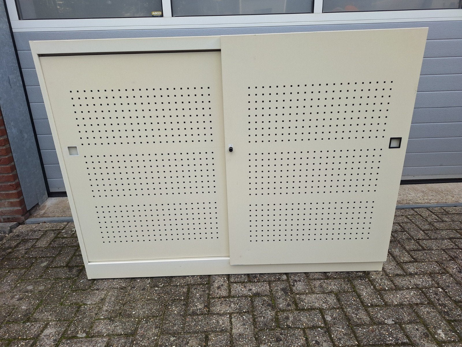 Akoestische schuifdeurkast kast archiefkast, Ophalen, Gebruikt, 25 tot 50 cm, 100 tot 150 cm