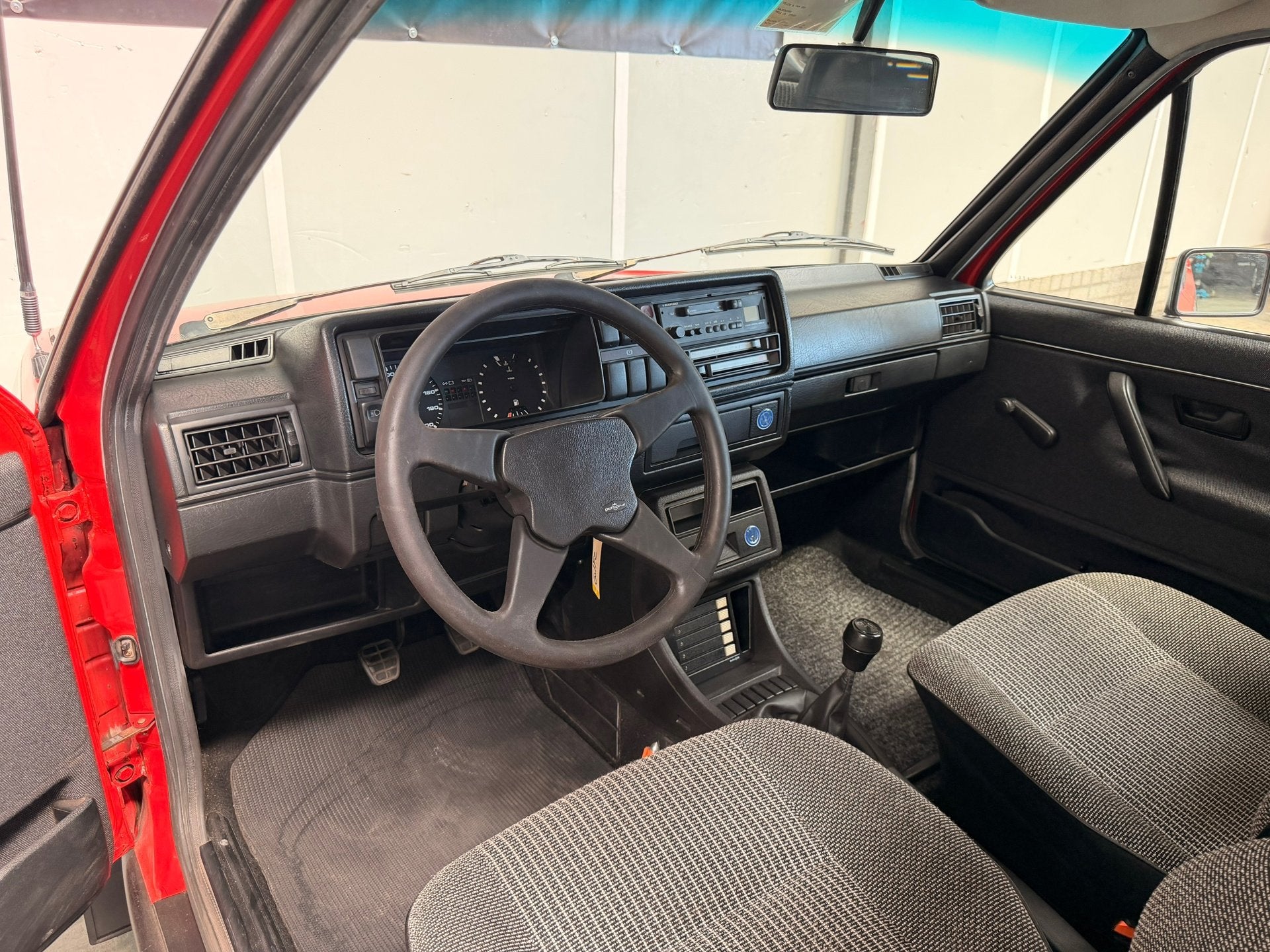 Volkswagen Golf 1.6 C 4-bak// in zeer mooie originele staat, Voorwielaandrijving, Stof, Gebruikt, 4 cilinders