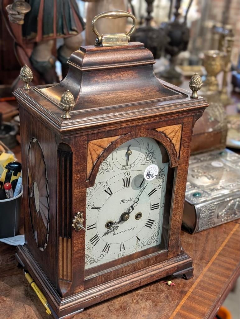 Antieke Engelse tafel klok snel uurwerk 47 cm. €895, Antiek en Kunst, Ophalen