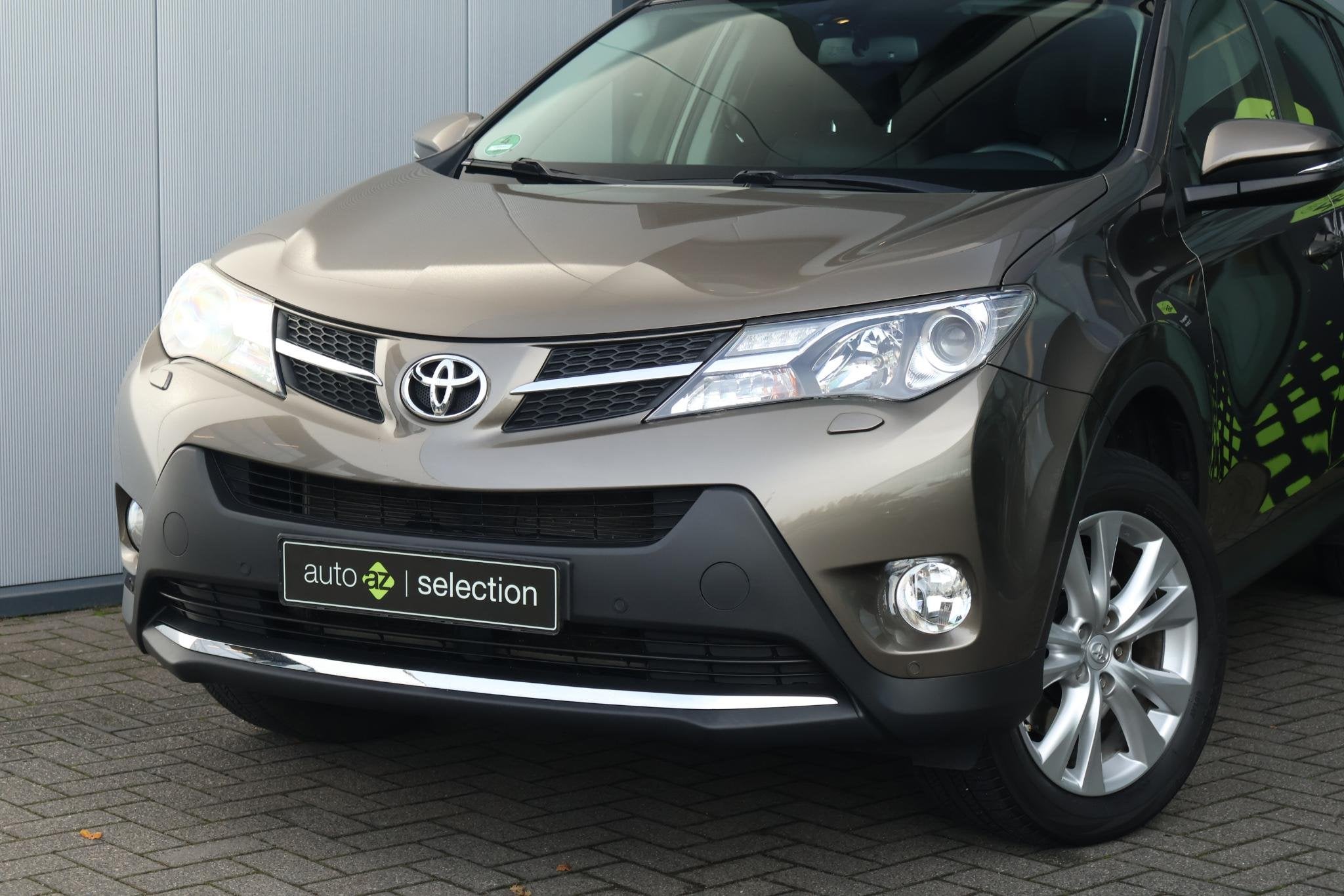 Toyota RAV4 2.0 Executive Business 4WD / Trekhaak / Camera /, Auto's, Automaat, Gebruikt, 4 cilinders, Bruin