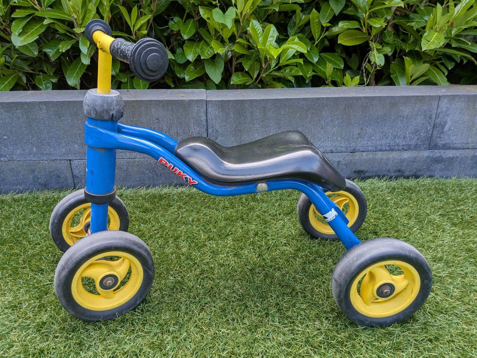 Puky loopfiets met vier wielen - Blauw/Geel, Kinderen en Baby's, Speelgoed | Buiten | Voertuigen en Loopfietsen, Ophalen, Loopfiets