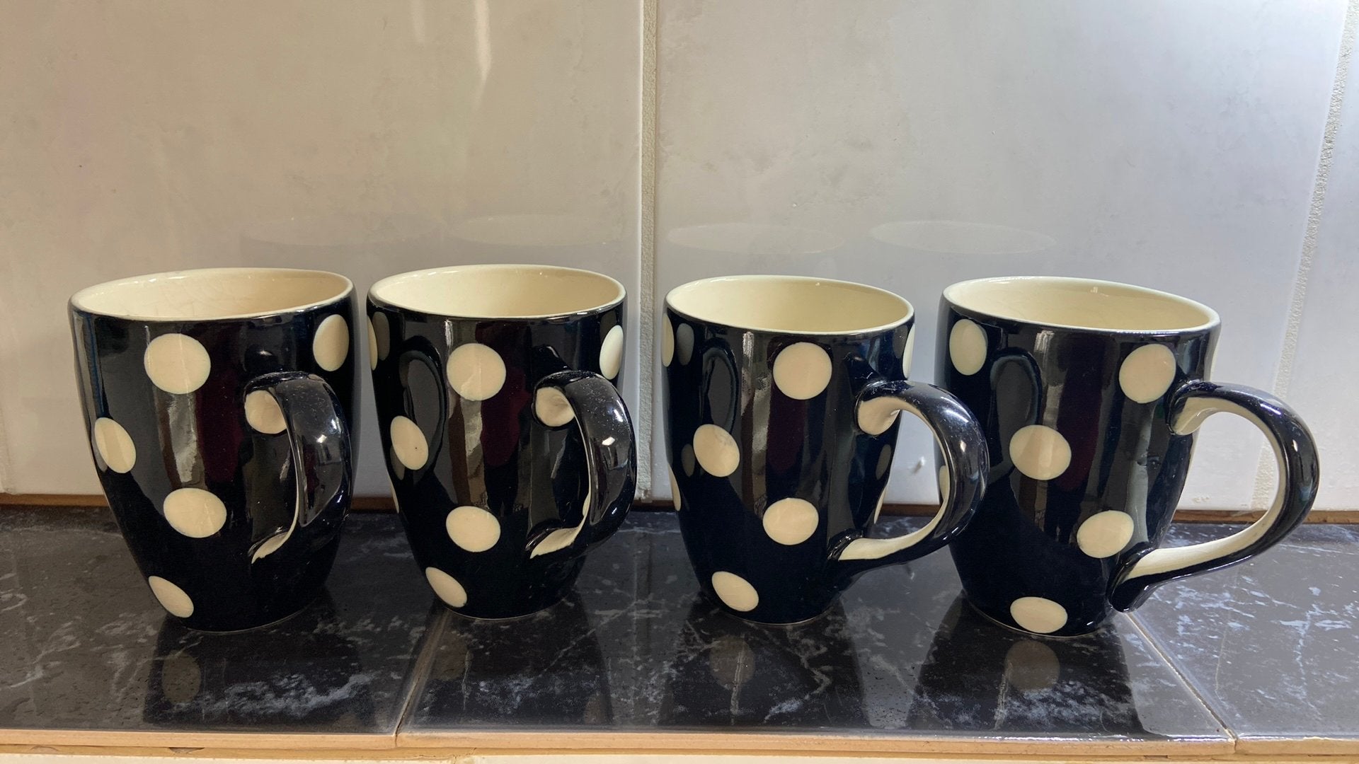 Polka dot bekers V& D, Ophalen of Verzenden, Overige stijlen, Kop(pen) en/of Schotel(s)