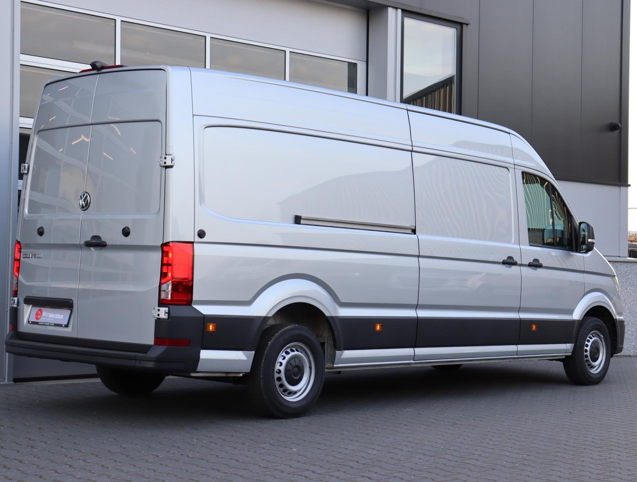 Volkswagen Crafter 35 2.0 TDI L4H3 Comfortline Automaat 140p, Dealer onderhouden, Stof, Gebruikt, 4 cilinders
