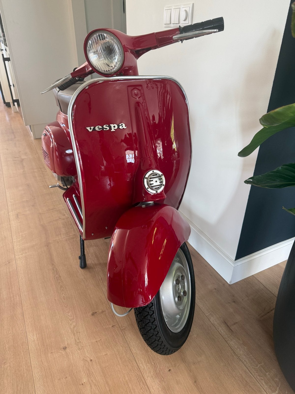 Rode Vespa 50. 1973, Ophalen, Overige modellen, Maximaal 45 km/u, Zo goed als nieuw