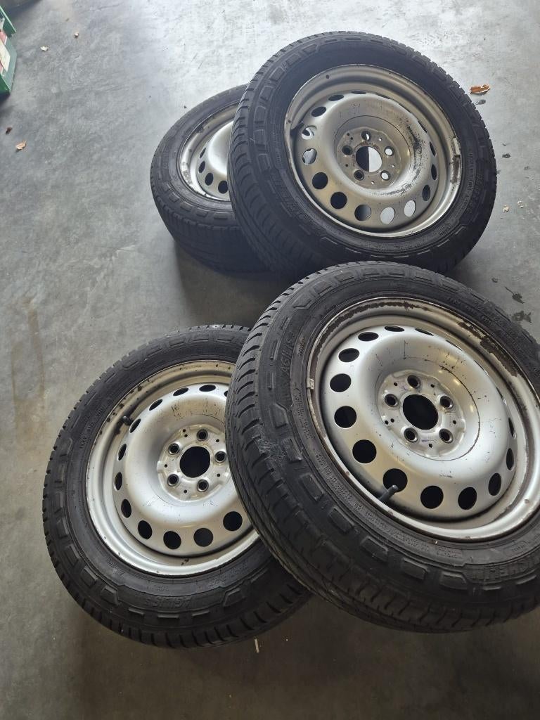 Banden Mercedes Vito 195/65R16C, Auto-onderdelen, Banden en Velgen, Ophalen, 16 inch, Banden en Velgen, 195 mm