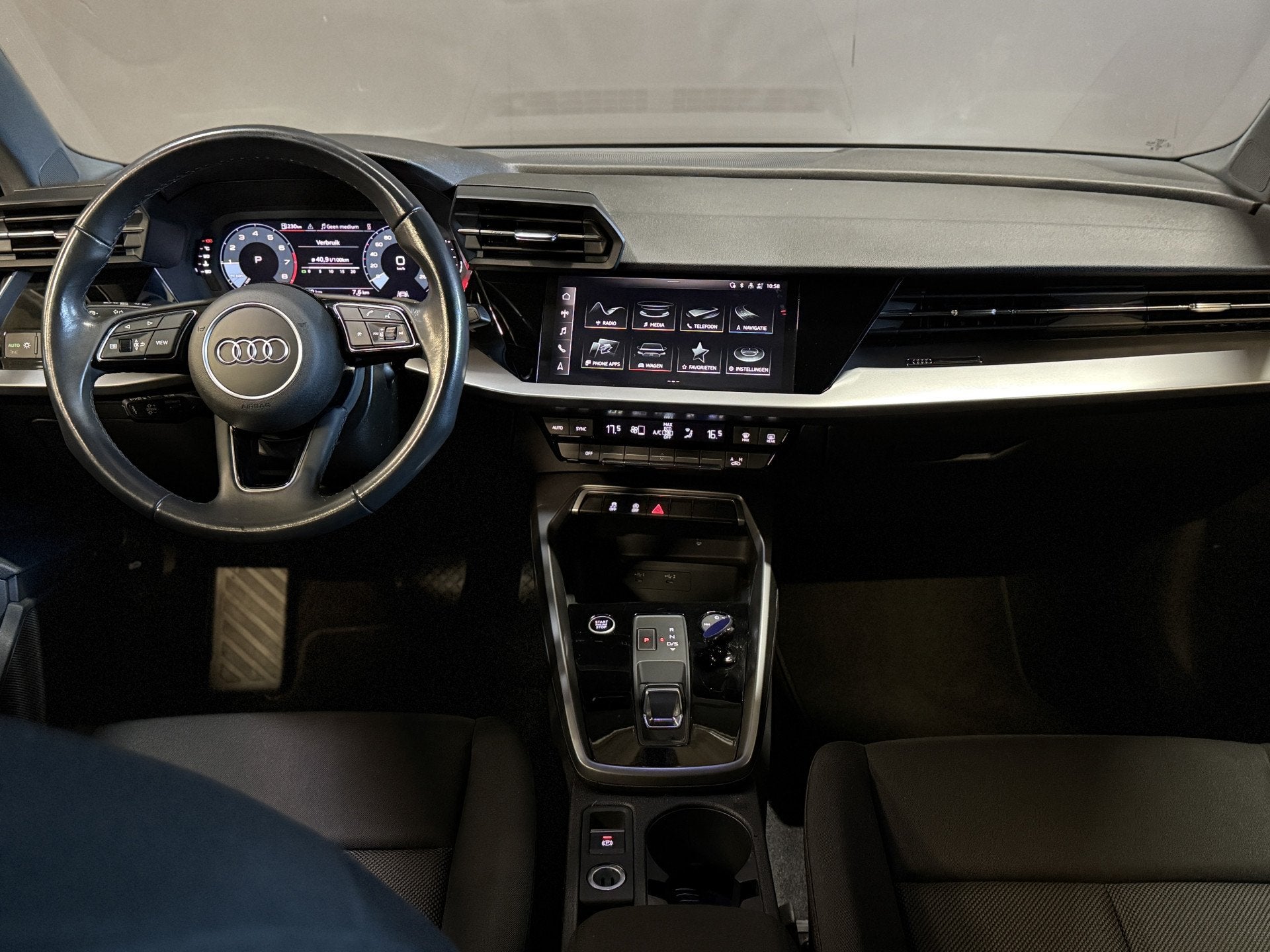 Audi A3 Sportback 30 TFSI Pro Line | Apple Carplay | LED | L, Gebruikt, Zwart, Origineel Nederlands, Bedrijf
