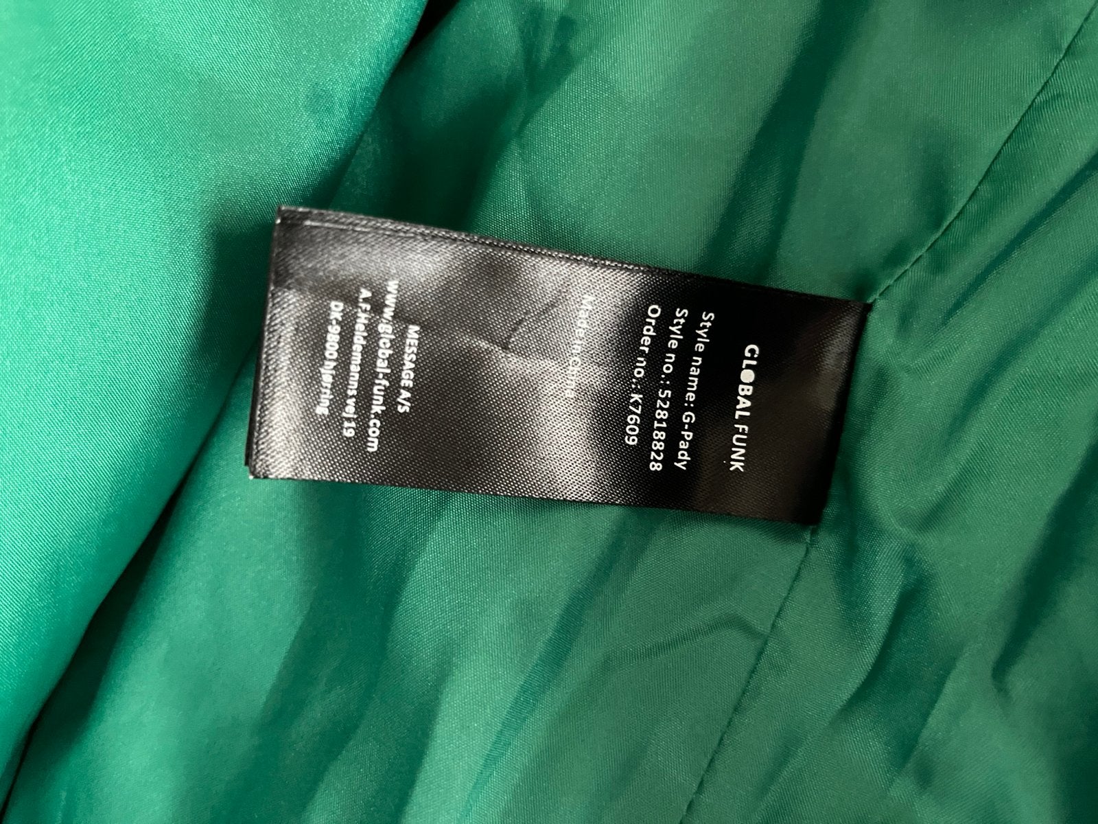 Nieuwe hippe  jas, GLOBAL FUNK valt ruim S/M satijnen look, Ophalen of Verzenden, Nieuw, Maat 38/40 (M), Groen