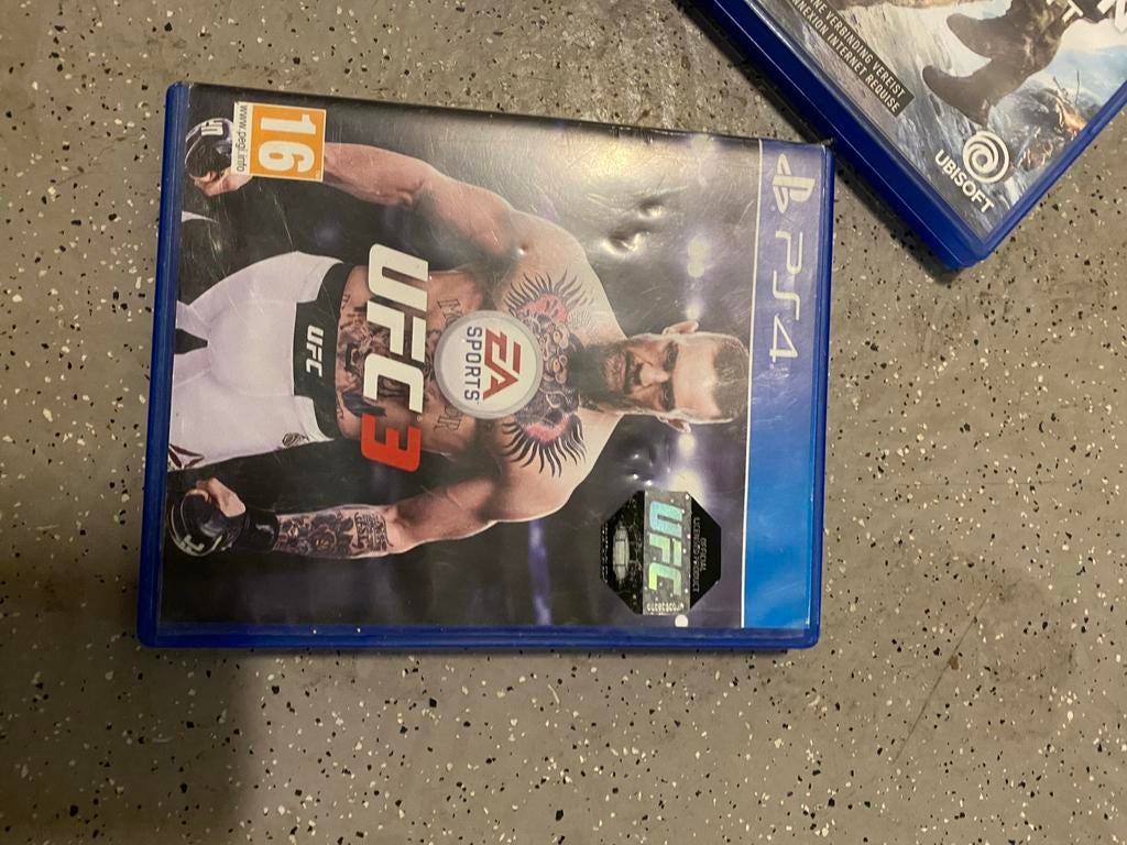 UFC 2 & 3 PS4/PS5 - Nieuw, geen kras, bezorging Utrecht, Ophalen of Verzenden, Nieuw, Vechten, Vanaf 12 jaar