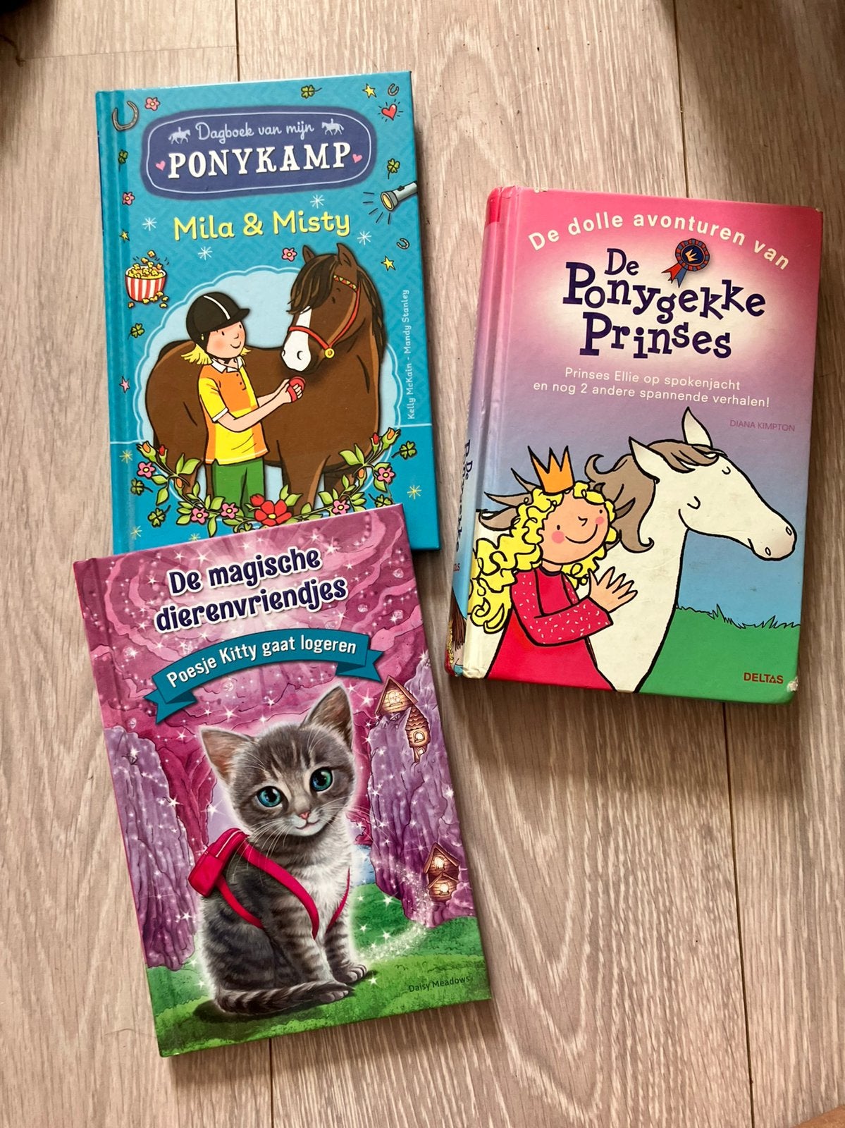 3 leesboekjes paarden/poesjes 7-9 jaar, Ophalen of Verzenden, Zo goed als nieuw, Non-fictie