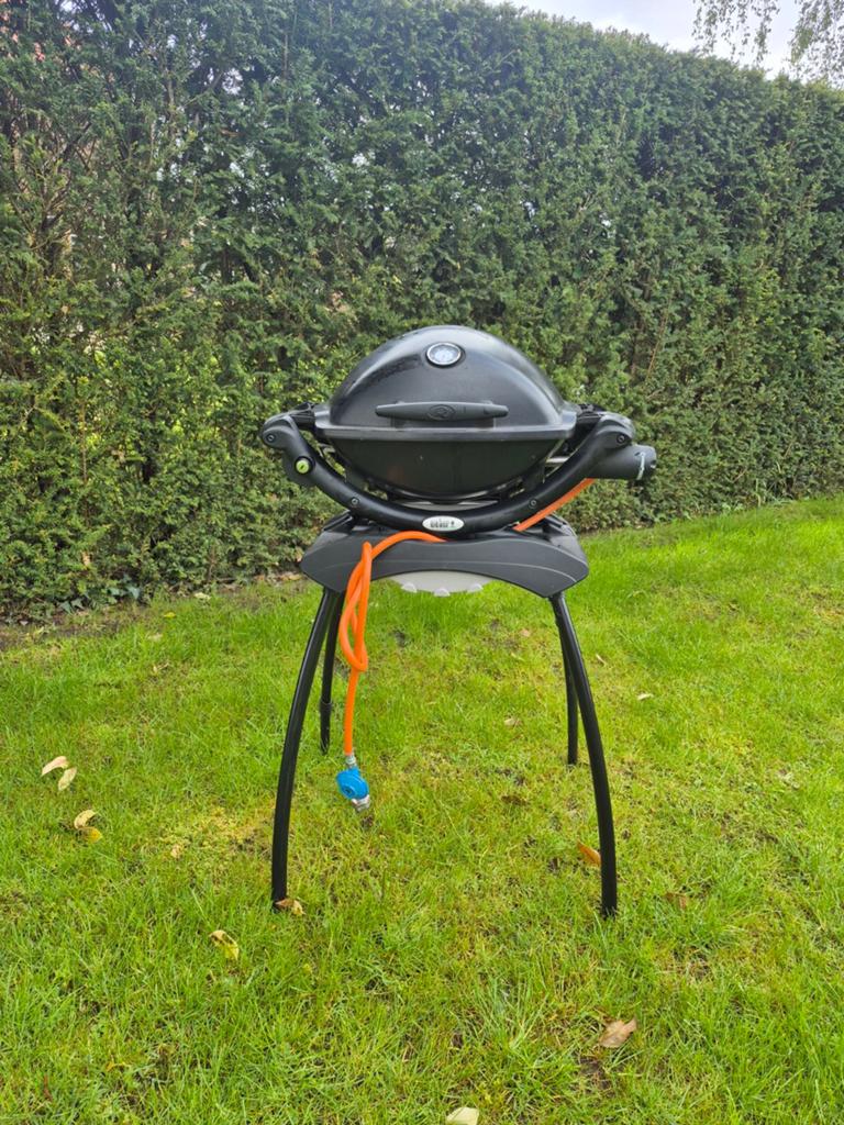 Weber Q2000 gasbarbecue met onderstel en hoes, Ophalen of Verzenden, Gebruikt, Weber