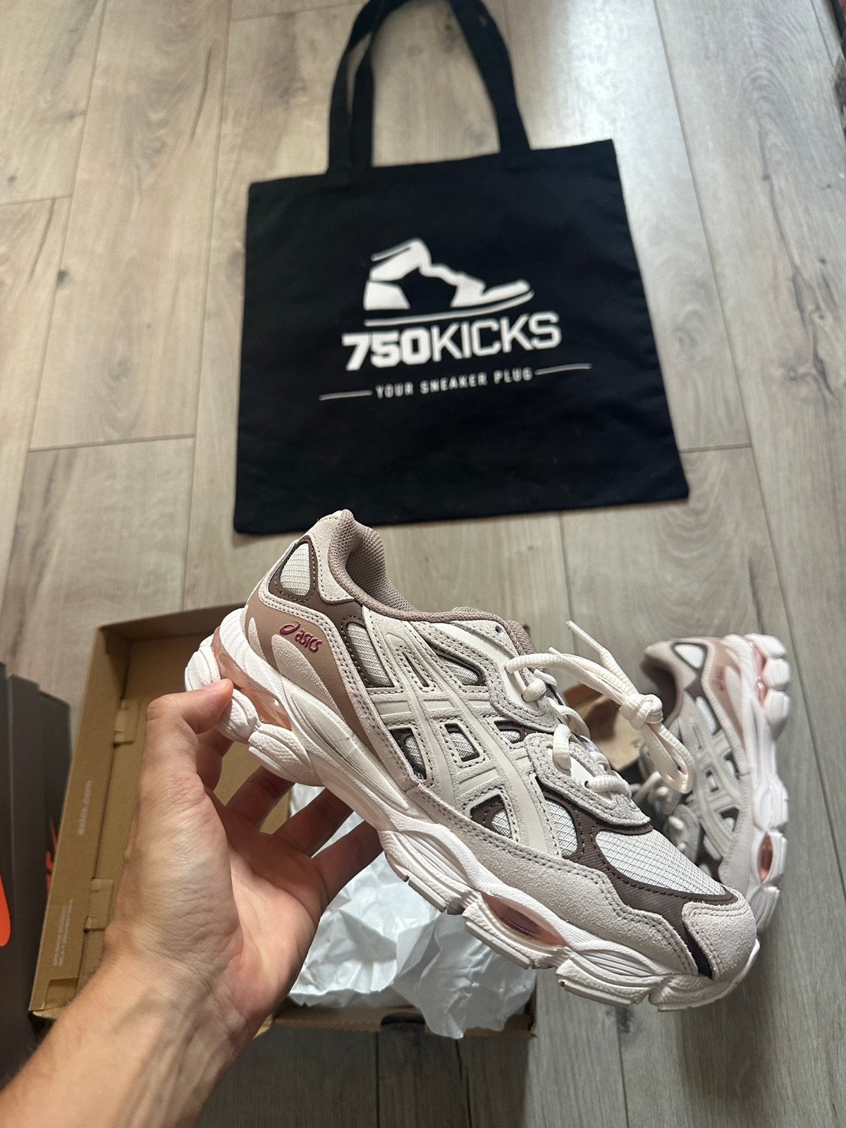 ASICS Gel-NYC Mineral Beige 1203A739-251 Maat EU38 - US5.5, Bruin, Nieuw, Ophalen of Verzenden, A