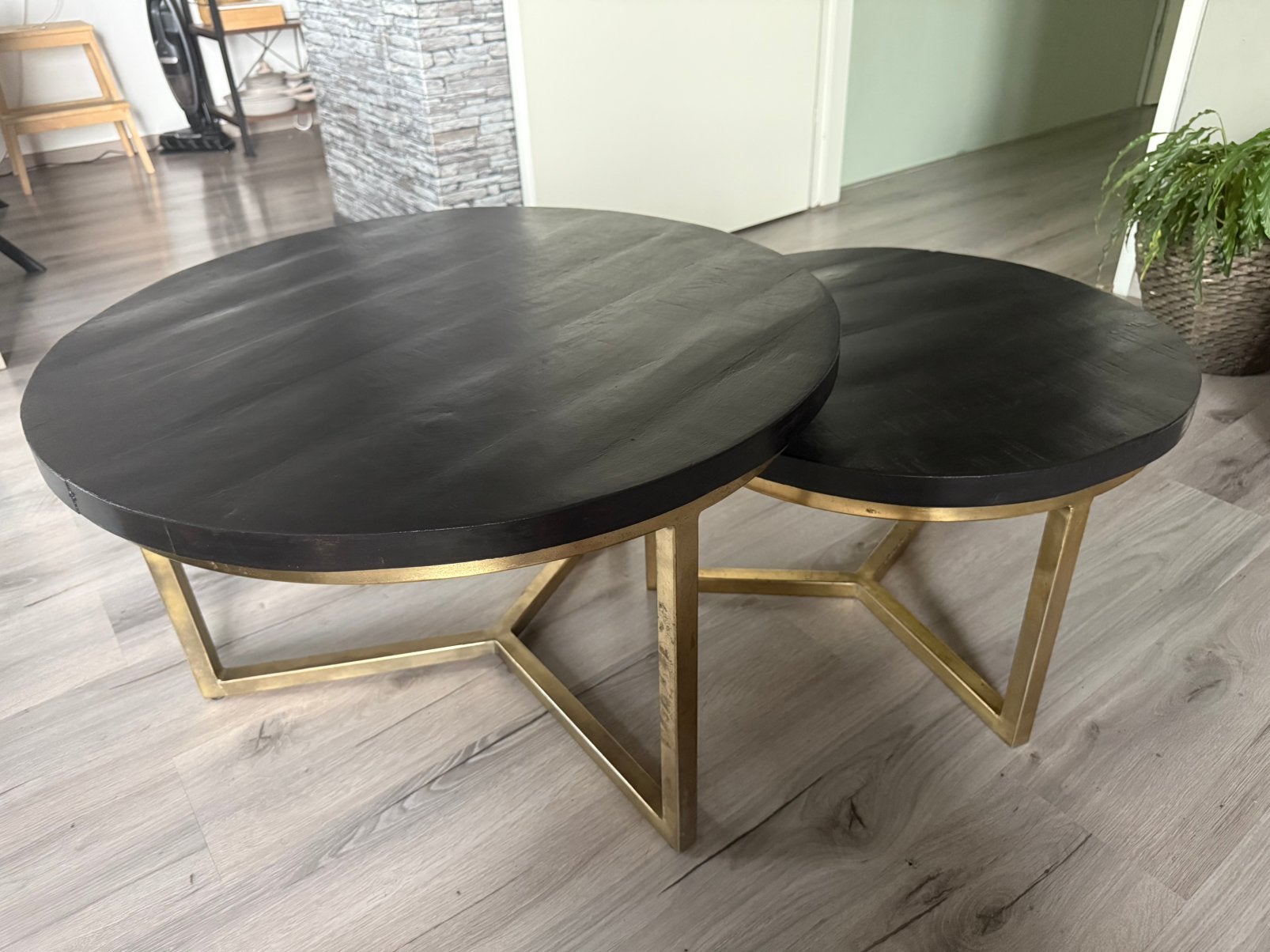 2 ronde tafels met gouden poten, 75 cm & 60 cm diameter, Huis en Inrichting, Tafels | Eettafels, Ophalen, Gebruikt, Rond, 50 tot 100 cm