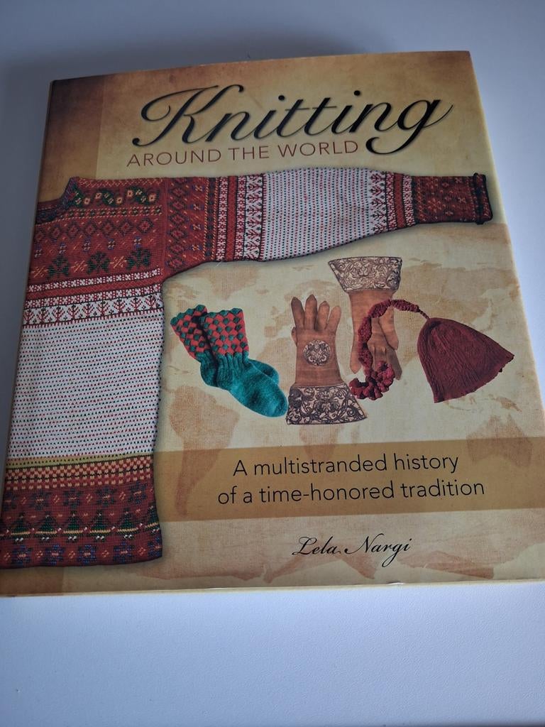 Lela Nargi: Knitting around the world, Boeken, 20e eeuw of later, Overige gebieden, Ophalen of Verzenden, Zo goed als nieuw