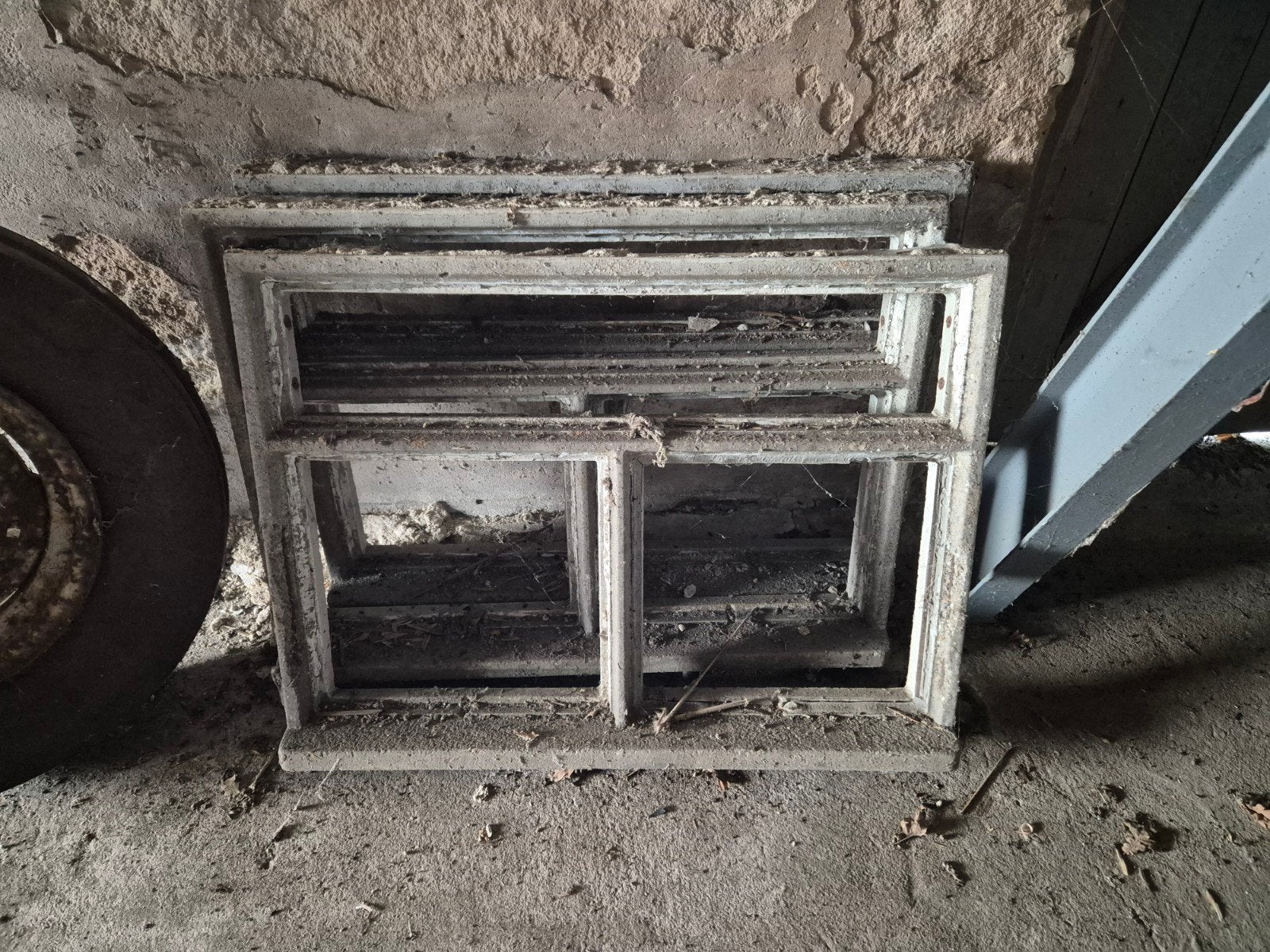 Oude betonnen boerderij raamkozijnen - Diverse maten, Ophalen, Gevelraam of Ruit, Gebruikt, Minder dan 80 cm