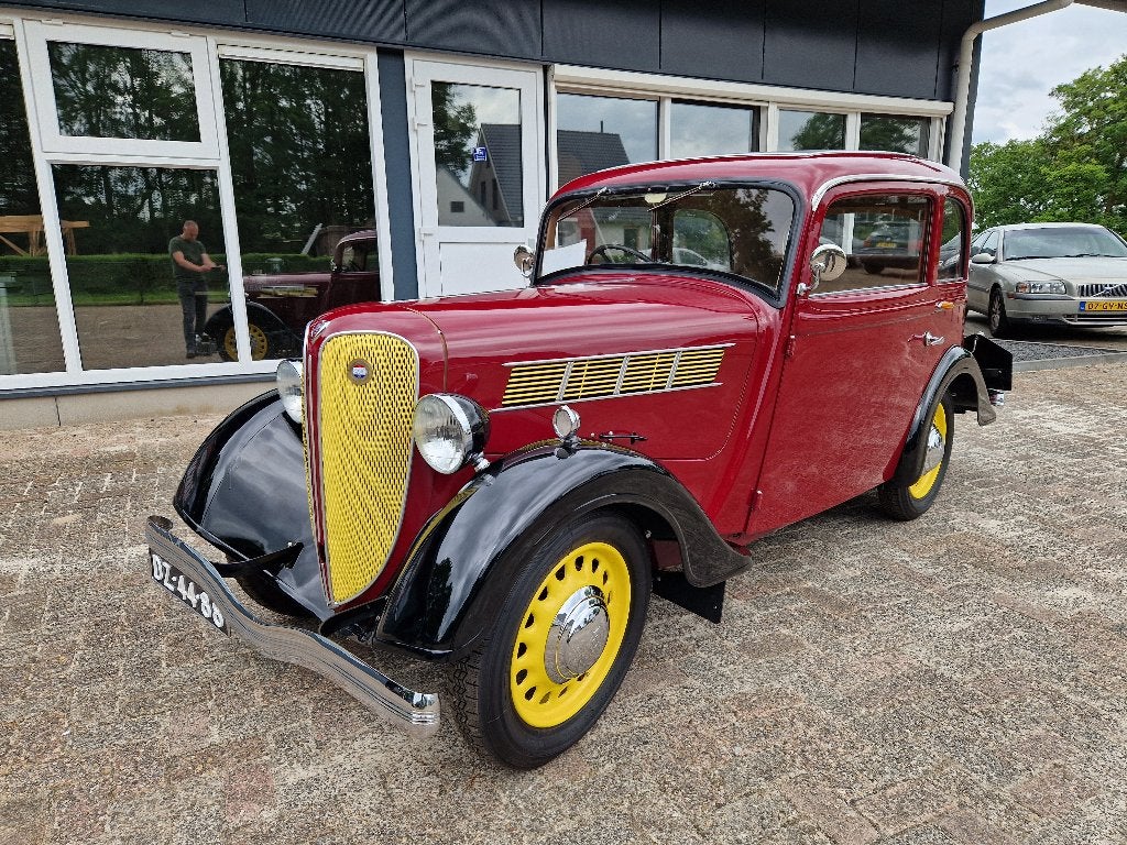 Rosengart LR 4 2 deurs sedan 1939 | Nieuwstaat, Auto's, Oldtimers, Overige merken, Achterwielaandrijving, Beige, 4 stoelen