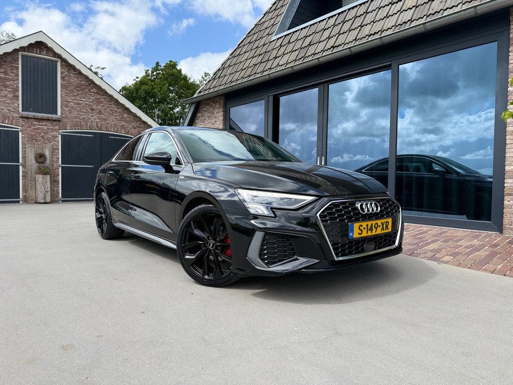 Audi A3 Limousine 30 TFSI S edition, Auto's, Audi, Gebruikt, Automatische klimaatregeling, Leder en Stof, Zwart