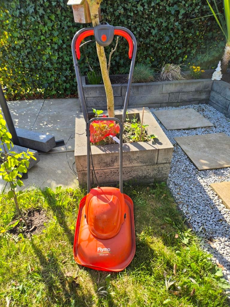 Flymo Zweefmaaier - Compact en Lichtgewicht, Tuin en Terras, Grasmaaiers, Ophalen, Gebruikt, Elektrische grasmaaier, Flymo