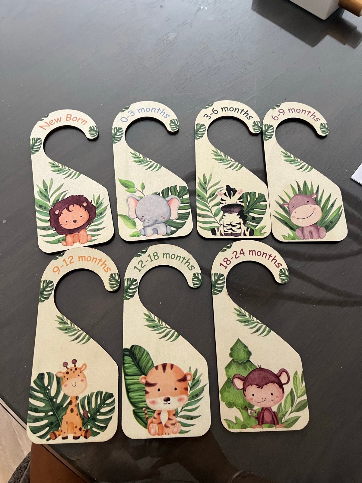 Baby kledinghangers met maanden en dierenprint, Ophalen, Nieuw, Hout, Kinderen