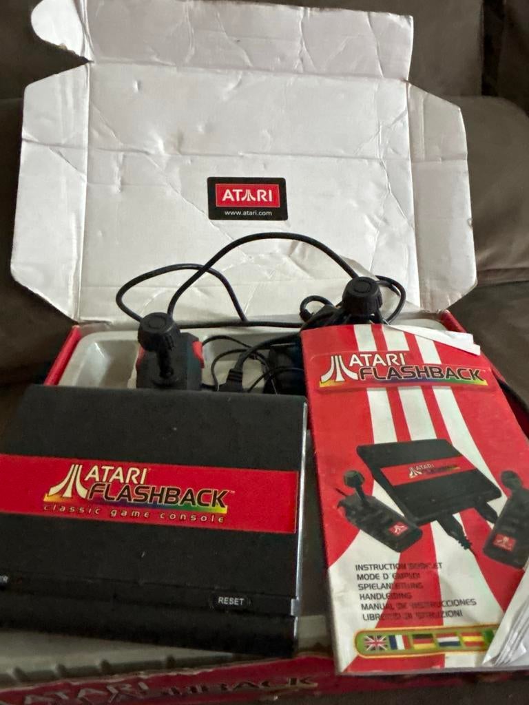 Atari Flashback Classic Game Console met 2 controllers, Spelcomputers en Games, Spelcomputers | Atari, Ophalen of Verzenden, Zo goed als nieuw