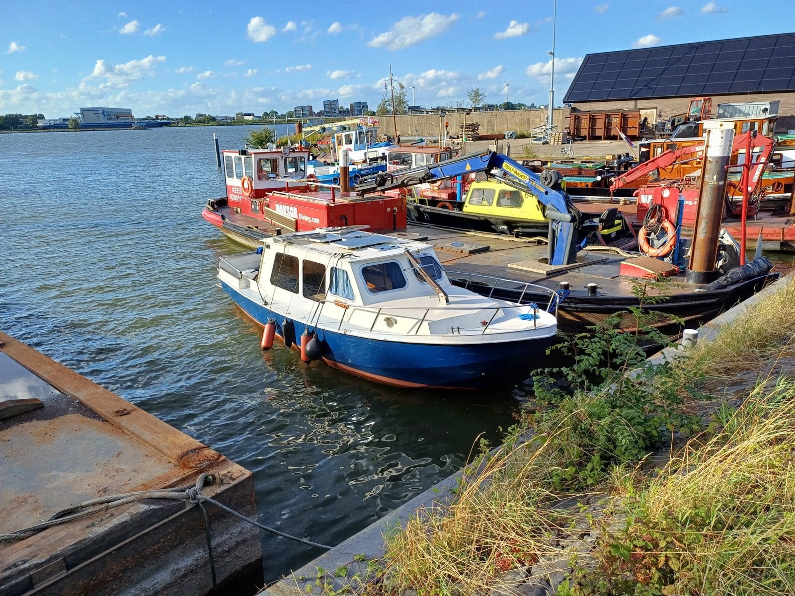 Stalen vlet 8,5 x 2,8 meter, Kajuitboot met OM621 motor, Ophalen, Gebruikt