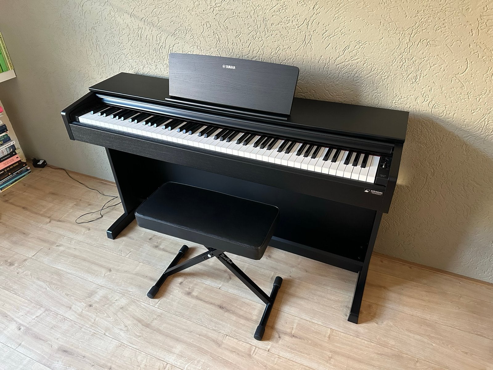 Yamaha Arius YDP-143 digitale piano inclusief kruk, Muziek en Instrumenten, Piano's, Ophalen, Zwart, Digitaal, Zo goed als nieuw